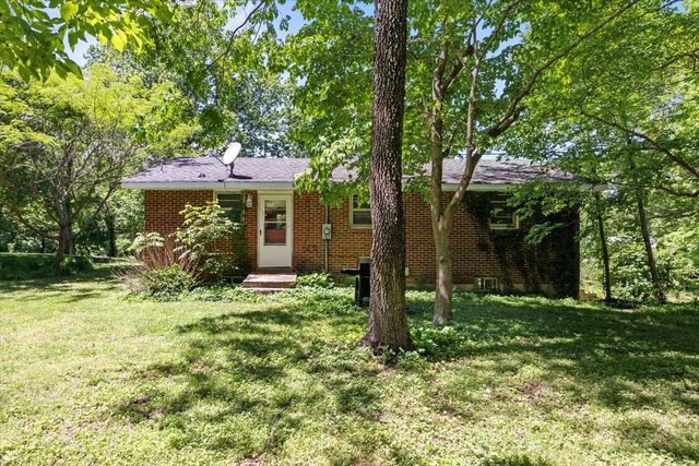 2440 Maple Grove Rd, Dickson, TN 37055