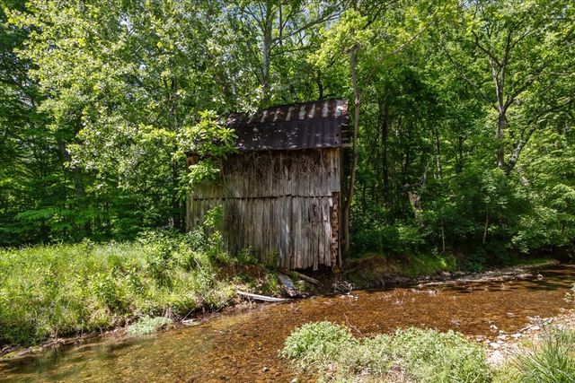 2440 Maple Grove Rd, Dickson, TN 37055