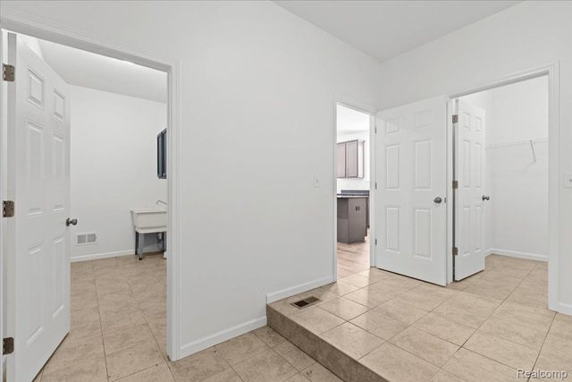 53283 Jaclyn Drive, Shelby Charter Township, MI 48315