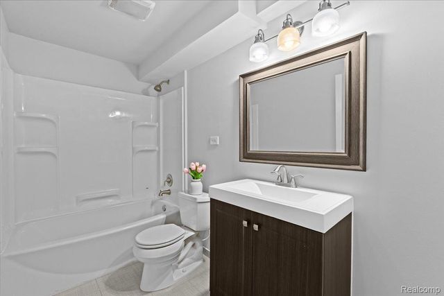 53283 Jaclyn Drive, Shelby Charter Township, MI 48315