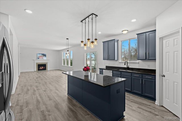 53283 Jaclyn Drive, Shelby Charter Township, MI 48315