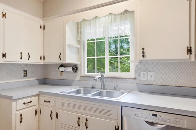 3735 W Henderson Road, Upper Arlington, OH 43220
