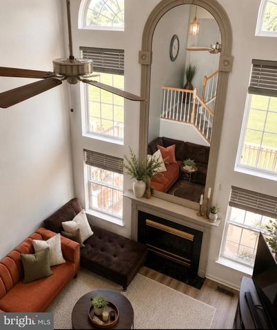 28 WILLIAM PENN CIR, Medford, NJ 08055