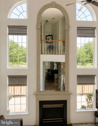 28 WILLIAM PENN CIR, Medford, NJ 08055