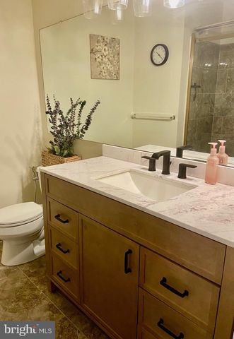 28 WILLIAM PENN CIR, Medford, NJ 08055