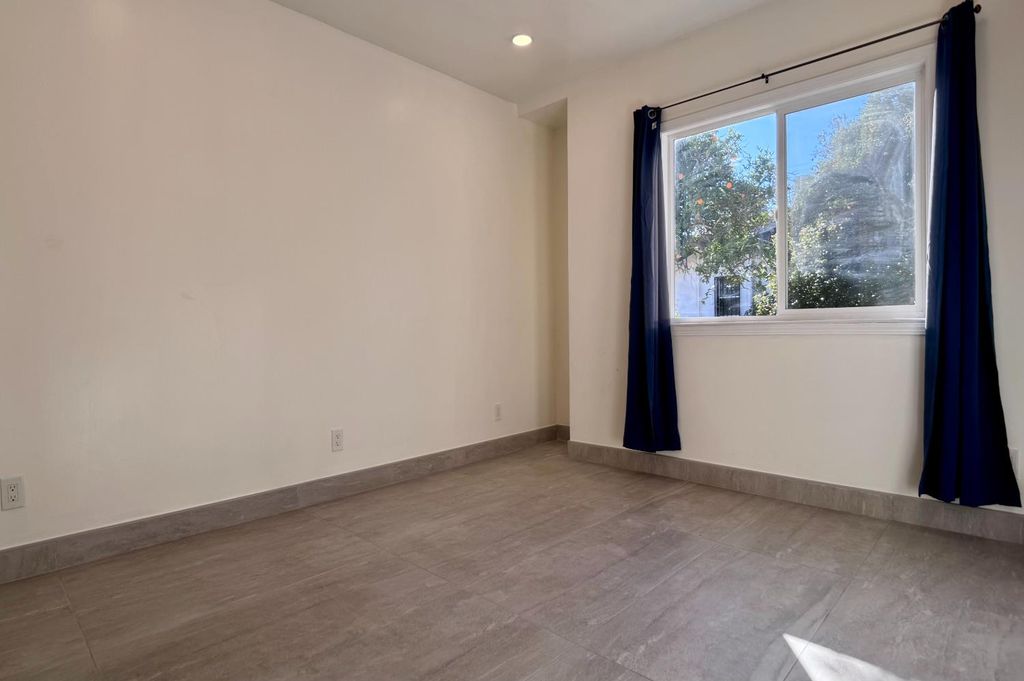 Image 15 of property listing at 416 E Tuolumne Street N, Fresno, CA 93706