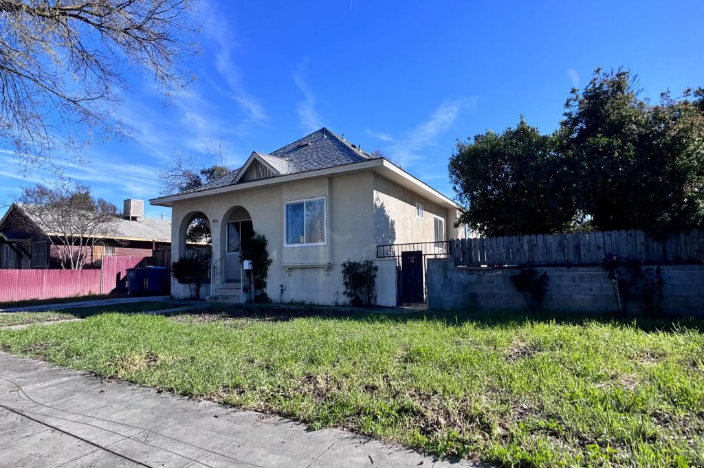 Image 3 of property listing at 416 E Tuolumne Street N, Fresno, CA 93706