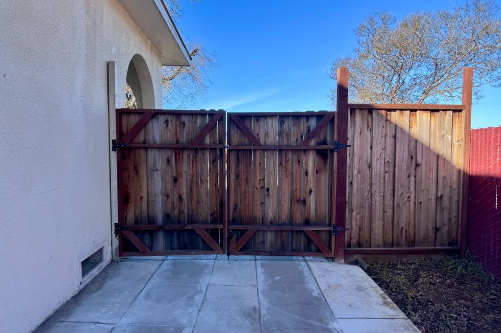 Image 30 of property listing at 416 E Tuolumne Street N, Fresno, CA 93706