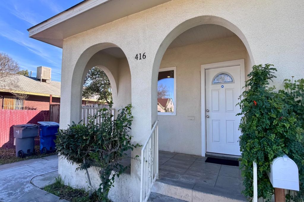 Image 5 of property listing at 416 E Tuolumne Street N, Fresno, CA 93706