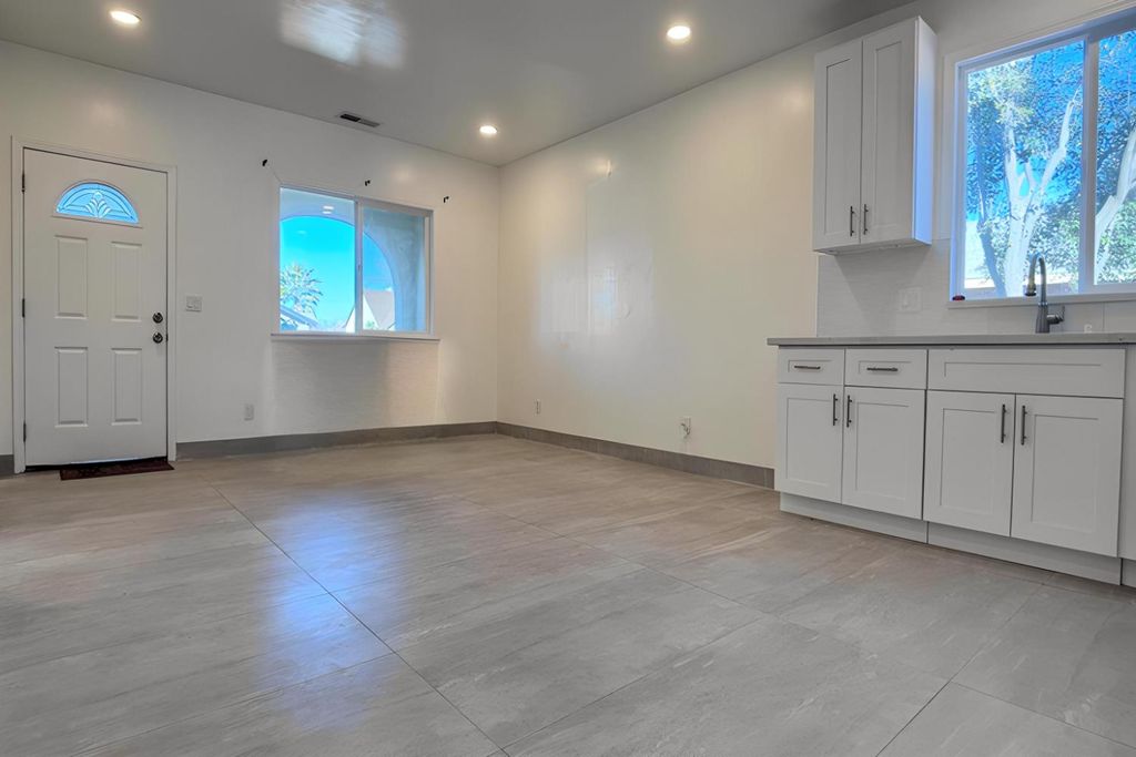 Image 8 of property listing at 416 E Tuolumne Street N, Fresno, CA 93706