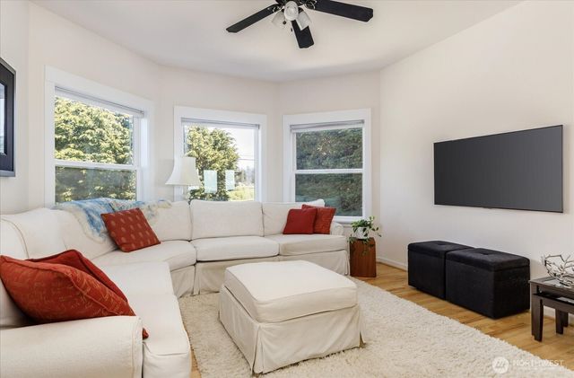 2029 West Beach Road, Oak Harbor, WA 98277