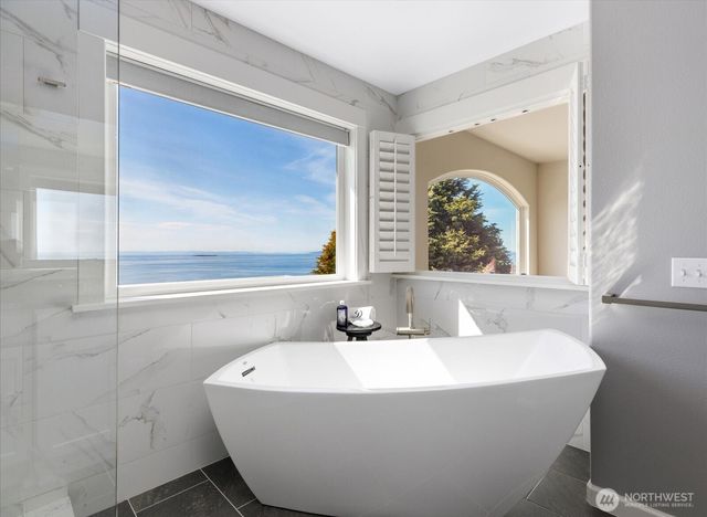 2029 West Beach Road, Oak Harbor, WA 98277