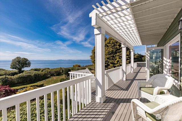 2029 West Beach Road, Oak Harbor, WA 98277