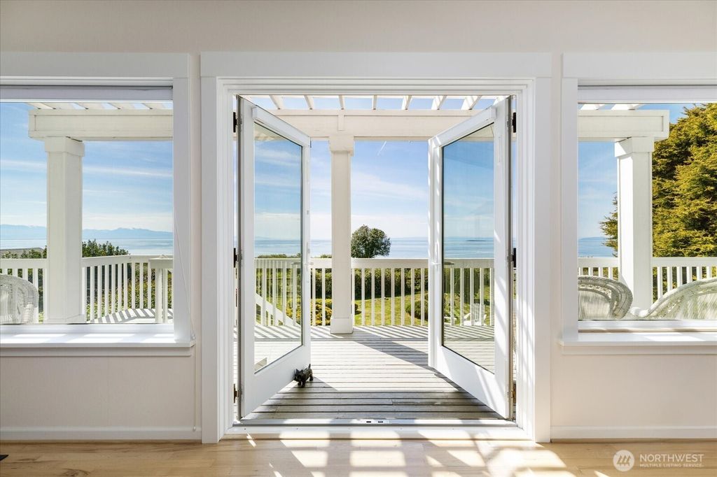 2029 West Beach Road, Oak Harbor, WA 98277