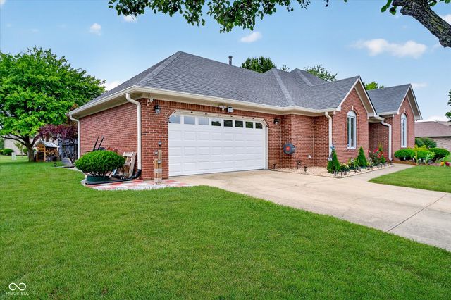 876 Bayside, Greenwood, IN 46143