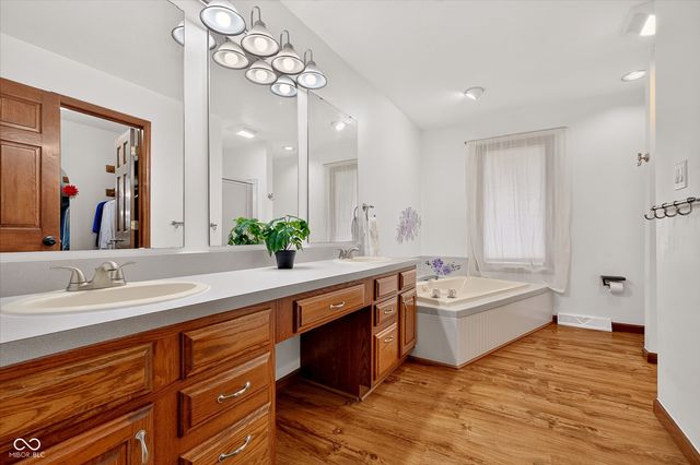 876 Bayside, Greenwood, IN 46143