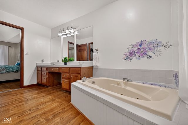 876 Bayside, Greenwood, IN 46143