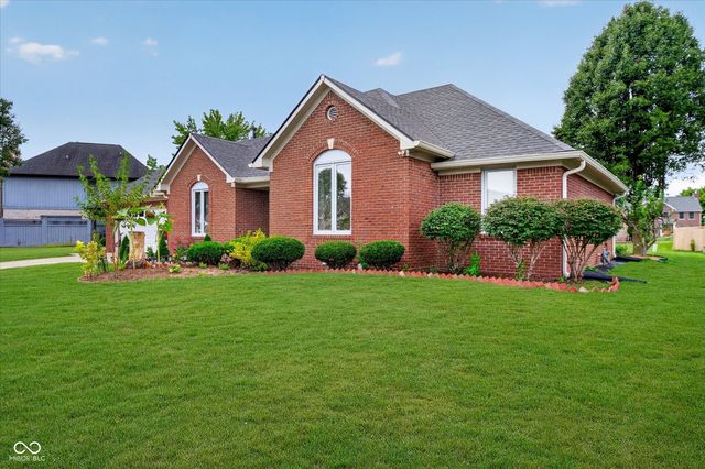 876 Bayside, Greenwood, IN 46143