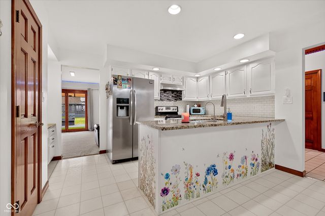 876 Bayside, Greenwood, IN 46143