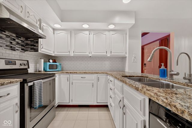 876 Bayside, Greenwood, IN 46143
