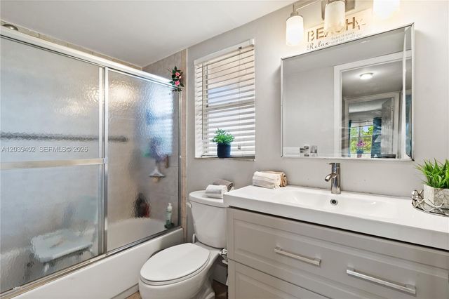 9281 Sunrise Lakes Boulevard 308, Sunrise, FL 33322