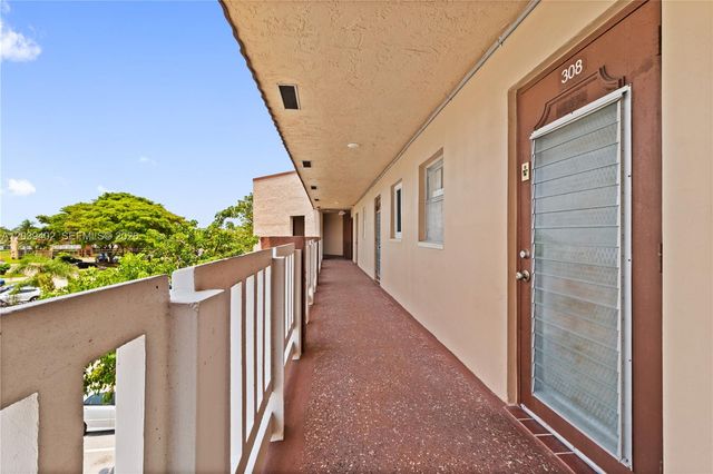 9281 Sunrise Lakes Boulevard 308, Sunrise, FL 33322