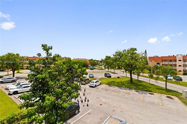 9281 Sunrise Lakes Boulevard 308, Sunrise, FL 33322