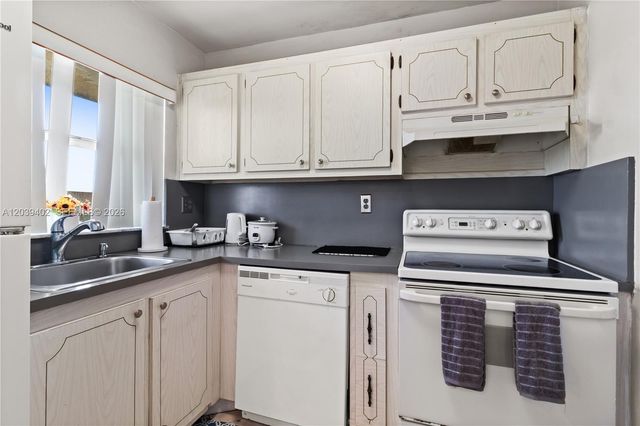 9281 Sunrise Lakes Boulevard 308, Sunrise, FL 33322