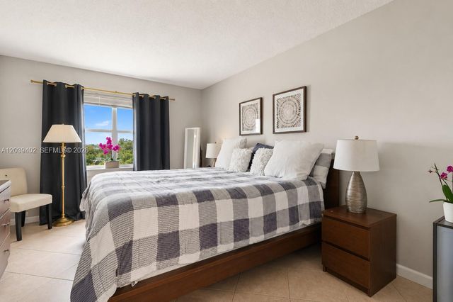 9281 Sunrise Lakes Boulevard 308, Sunrise, FL 33322