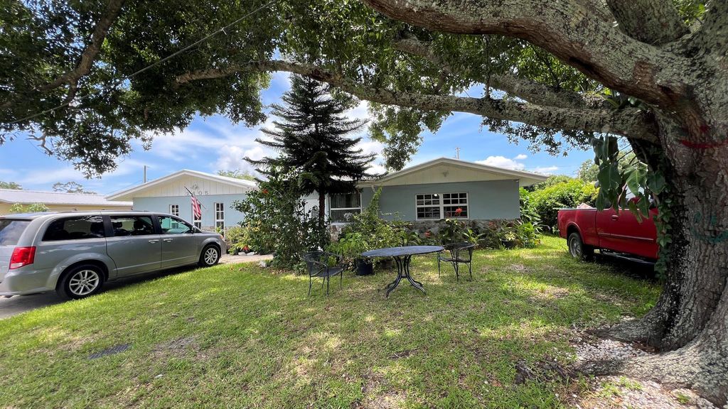 2405 Blossom Court, Fort Pierce, FL 34982