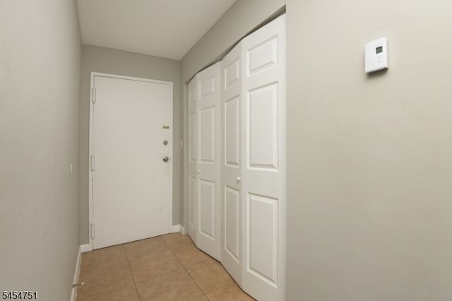 808 Eves Dr 1A, Hillsborough Twp., NJ 08844
