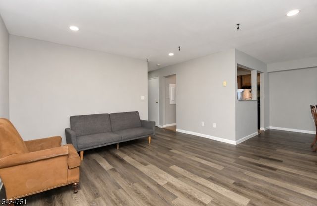 808 Eves Dr 1A, Hillsborough Twp., NJ 08844
