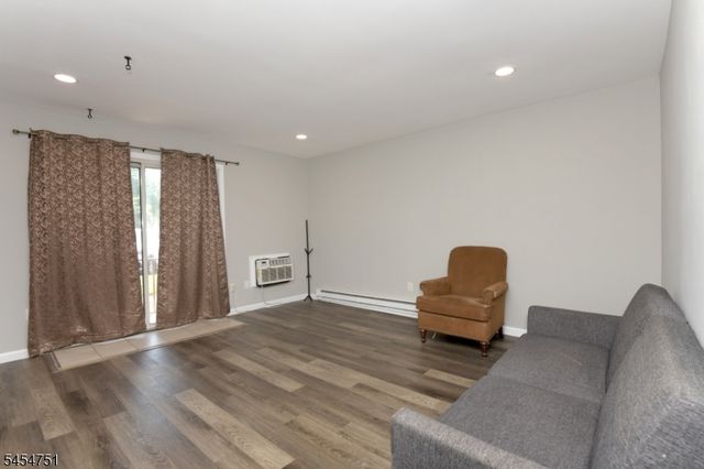 808 Eves Dr 1A, Hillsborough Twp., NJ 08844