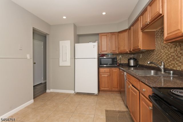 808 Eves Dr 1A, Hillsborough Twp., NJ 08844
