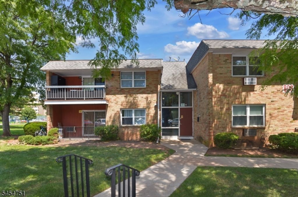 808 Eves Dr 1A, Hillsborough Twp., NJ 08844