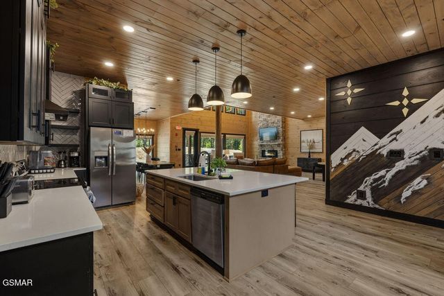 2215 Sawmill Cv Drive, Sevierville, TN 37862