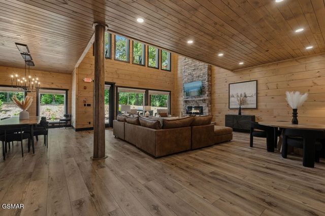 2215 Sawmill Cv Drive, Sevierville, TN 37862