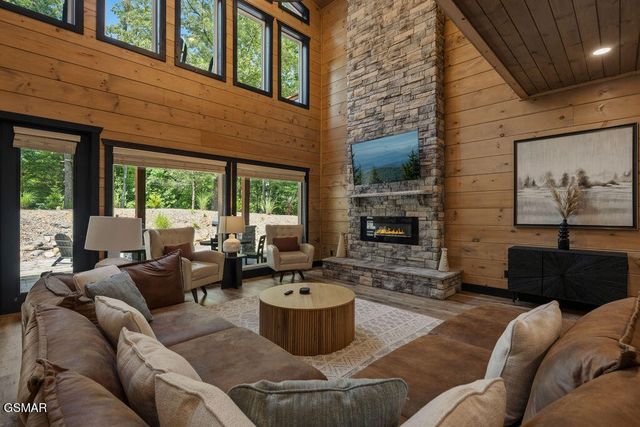 2215 Sawmill Cv Drive, Sevierville, TN 37862