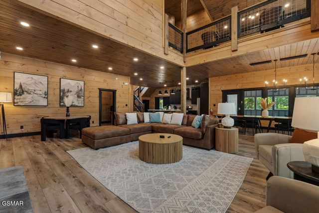 2215 Sawmill Cv Drive, Sevierville, TN 37862