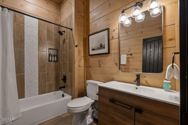 2215 Sawmill Cv Drive, Sevierville, TN 37862