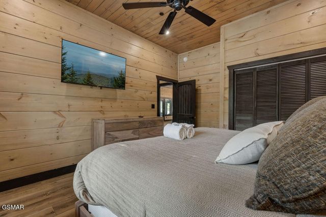 2215 Sawmill Cv Drive, Sevierville, TN 37862