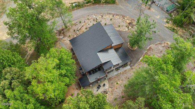 2215 Sawmill Cv Drive, Sevierville, TN 37862