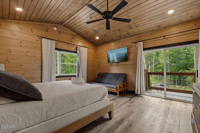 2215 Sawmill Cv Drive, Sevierville, TN 37862