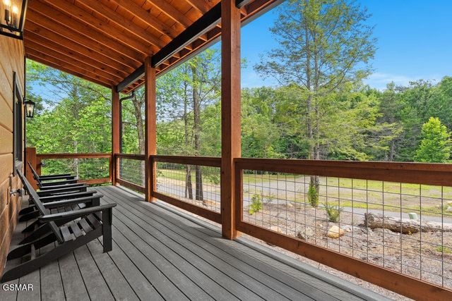 2215 Sawmill Cv Drive, Sevierville, TN 37862