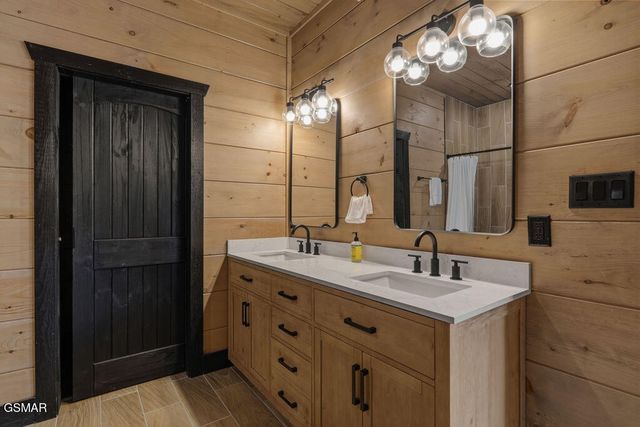 2215 Sawmill Cv Drive, Sevierville, TN 37862