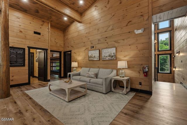 2215 Sawmill Cv Drive, Sevierville, TN 37862