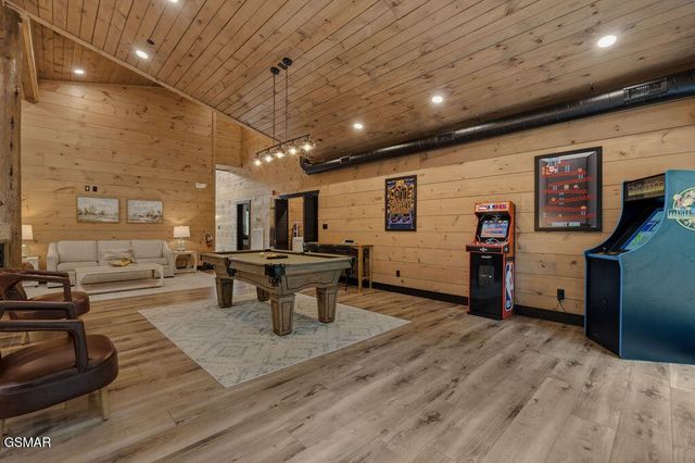 2215 Sawmill Cv Drive, Sevierville, TN 37862