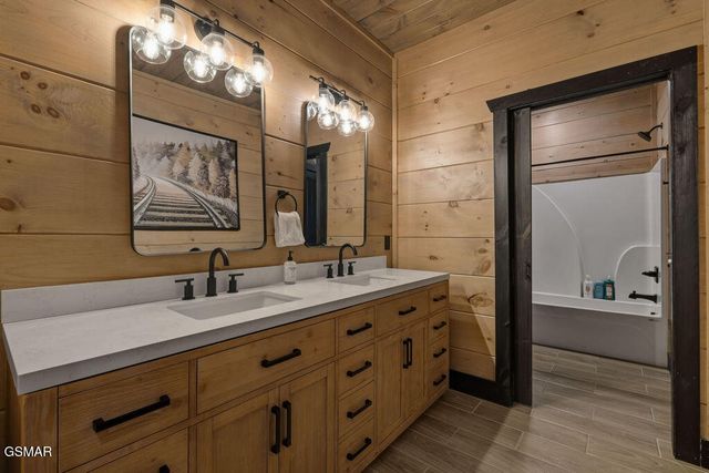 2215 Sawmill Cv Drive, Sevierville, TN 37862