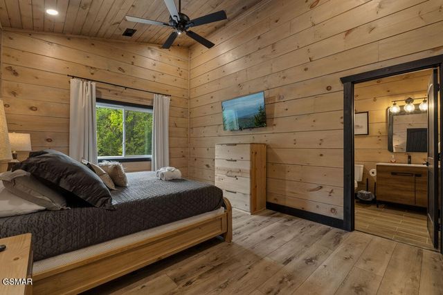 2215 Sawmill Cv Drive, Sevierville, TN 37862