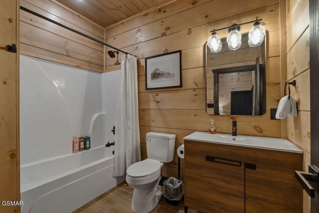 2215 Sawmill Cv Drive, Sevierville, TN 37862